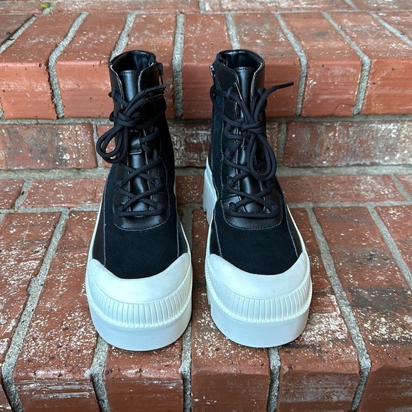 Gianni Bini Wander Lust Lug Sole Platform Boots in Black Women's Size 8 - Picture 2 of 7